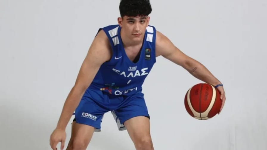 Κάτοικος…Κυκλάδων ο Χάρης Παρασκευόπουλος
