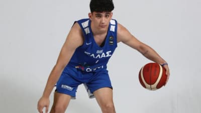Κάτοικος…Κυκλάδων ο Χάρης Παρασκευόπουλος