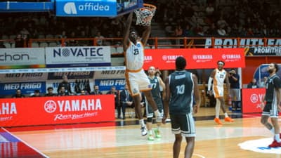 Mε αεροπλάνα και… κανόνια!