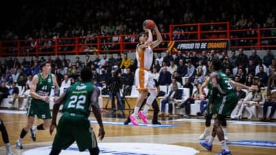 Νάσος Μπαζίνας: Στα χέρια του Παπαθεοδώρου ”μεγαλώνει” μπασκετικά!