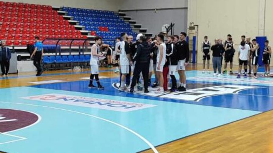 H EAΠ έκανε περίπατο στο… μελανόλευκο ντέρμπι και ανεβαίνει!