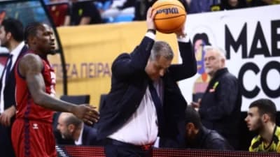 Ζούρος: ”Τα παιδιά έκαναν κατάθεση ψυχής -Ο κόσμος πρέπει να είναι με την ομάδα και όχι εναντίον της”