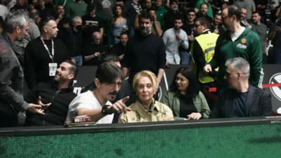 Δίπλα στον πράσινο πάγκο ο Δημήτρης Γιαννακόπουλος