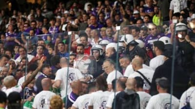 Σπασμένα καθίσματα στην OPAP Arena από τους οπαδούς της Φιορεντίνα