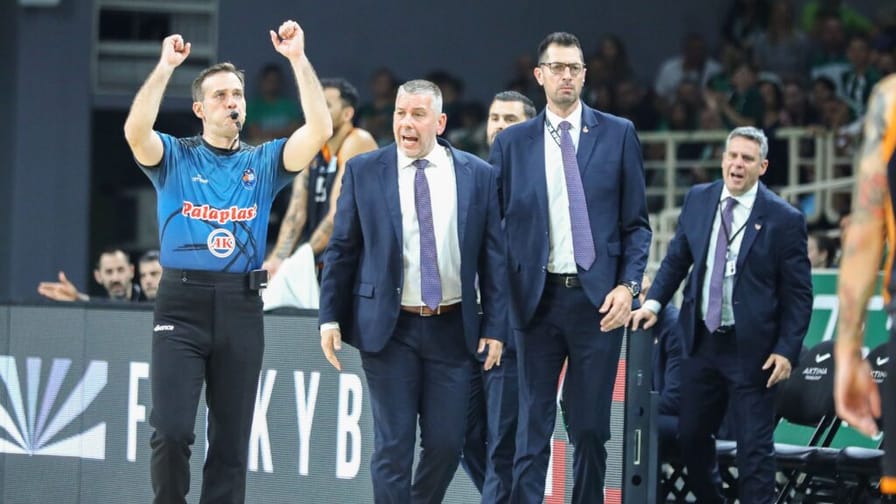 Έξαλλος ο Παπαθεοδωρου κατά των αιωνίων: “Στην Ουγκάντα είμαστε να διακόπτεται το πρωτάθλημα για 23 μέρες;”