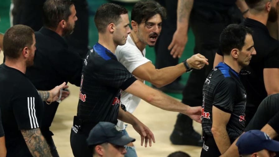 Διαιτητές στο φύλλο αγώνα: “Ο Δ. Γιαννακόπουλος μας είπε άντε γ@%#ε ξεφτιλισμένοι”