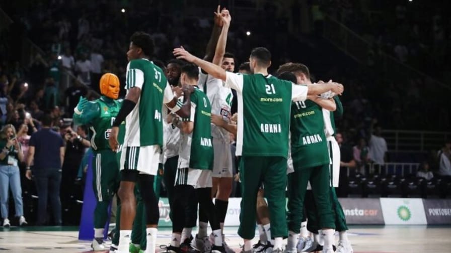 Θερμή υποδοχή στήριξης στο ΟΑΚΑ από φιλάθλους του Παναθηναϊκού