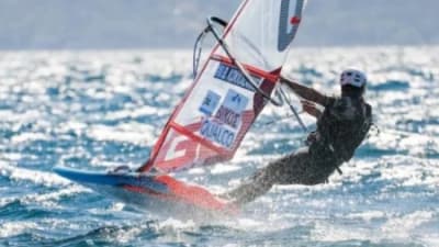 Όγδοος στη δεύτερη κούρσα του IQFoil ο Βύρωνας Κοκκαλάνης