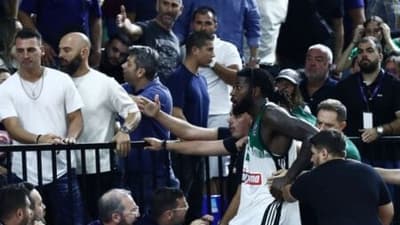 Ένταση μεταξύ φιλάθλων και παικτών του Παναθηναϊκού στον τελικό του Super Cup