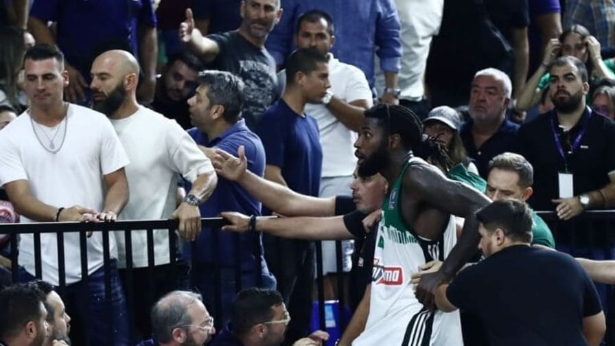 Ένταση μεταξύ φιλάθλων και παικτών του Παναθηναϊκού στον τελικό του Super Cup