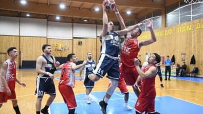 Πήγαν να το… κάνουν ντέρμπι, αλλά ανέβηκαν στην 3η θέση τα Αραχωβίτικα
