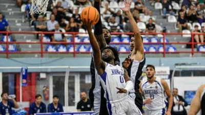 Έπεσε από την Ακρόπολη και βρήκε…πορτοφόλι ο Κόροιβος, τεράστιο διπλό με ”ήρωα” τον Γκλάσπερ