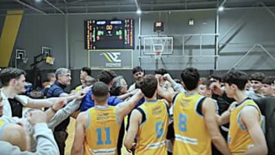 Στο ρελαντί η ”Ένωση”, έκανε το 13×13 με νέα νίκη επί της Αχαγιάς 82′ – Eκκενώθηκε η εξέδρα των φιλοξενούμενων