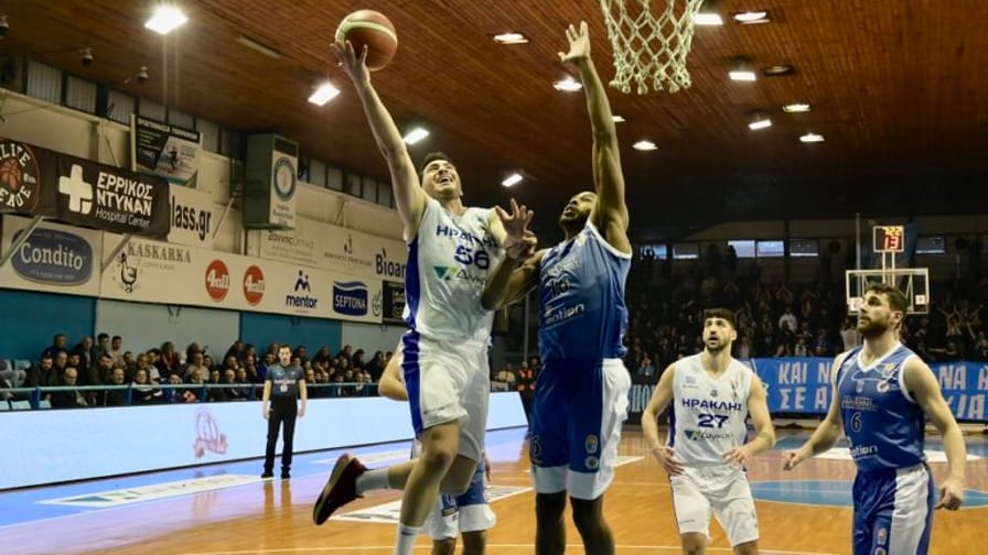 Aπίστευτο: Διακοπή στο ”Ιβανώφειο” λόγω συνθήματος για τα Τέμπη