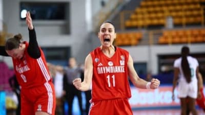 Η Lambert χάρισε στη νίκη στον Ολυμπιακό στη λήξη του θρίλερ με τον Παναθηναϊκό
