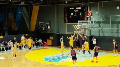 Ψεκάστε, σκουπίστε, τελειώσατε… Ακόμα ένα πάρτι της ”Ένωσης” στην ”Αποθήκη”