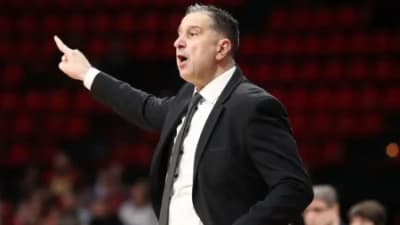 Παρελθόν και ο Τακιανός από τον πάγκο το Αμαρουσίου