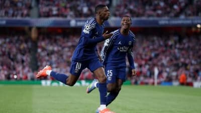 Η Παρί απέδρασε από το Emirates με χρυσό σκόρερ τον Ντεμπελέ