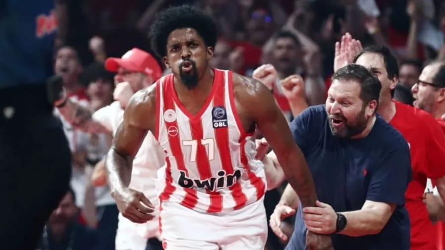 Με νέα εξαιρετική εμφάνιση ο Ολυμπιακός πήρε εύκολα τον 4ο τελικό και στέφθηκε πρωταθλητής για 15η φορά στην ιστορία του