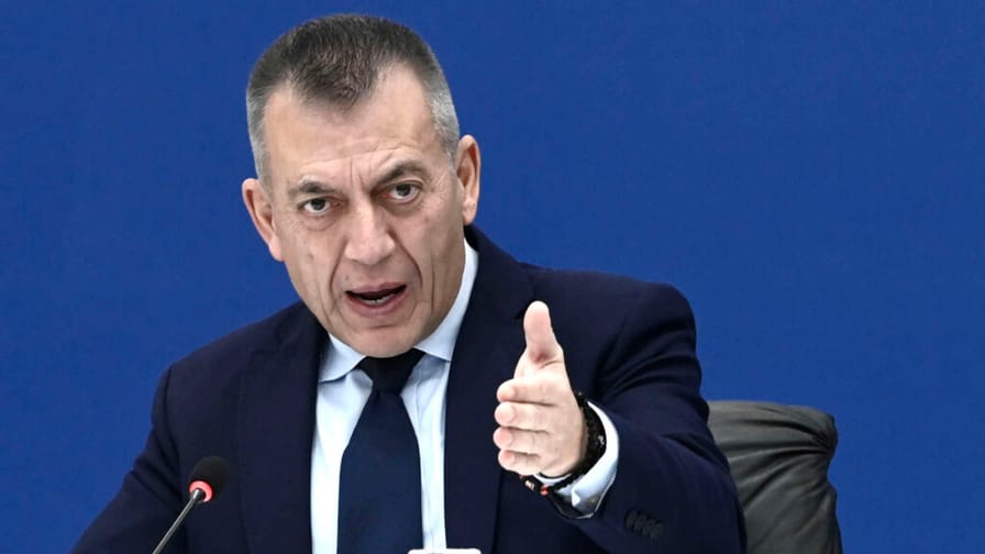 Βρούτσης: “Το πρωτάθλημα θα τελειώσει στο γραφείο μου – είμαστε αποφασισμένοι να το πάμε μέχρι τέλους”