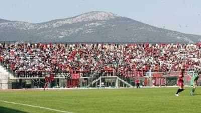 Όταν 4.000 Πατρινοί έβαφαν «κοκκινόμαυρη» την Φυλή και γύριζαν… υποβιβασμένοι! (vid)